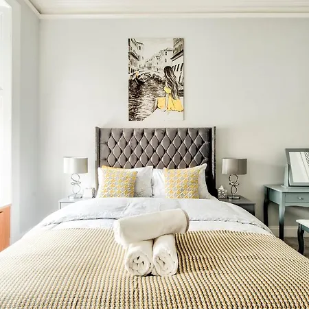 Pass The Keys Stylish 2 Bed In Heart Of West End Lägenhet