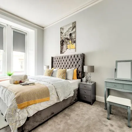 Pass The Keys Stylish 2 Bed In Heart Of West End