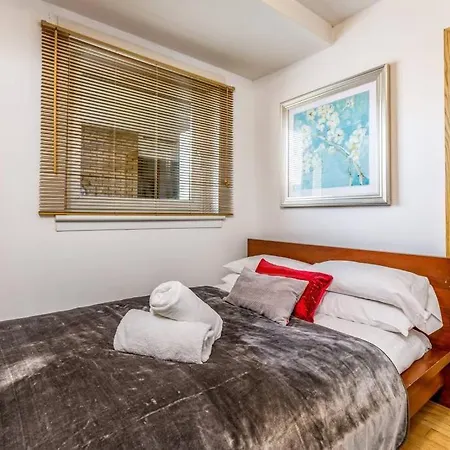 Fresh, Modern West End Beside Hydro 格拉斯哥