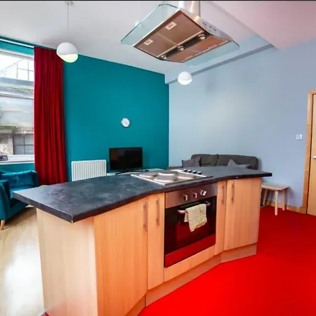 Renfield Apartment, Bright And Spacious *