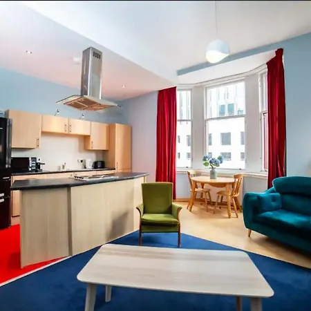 Renfield Apartment, Bright And Spacious