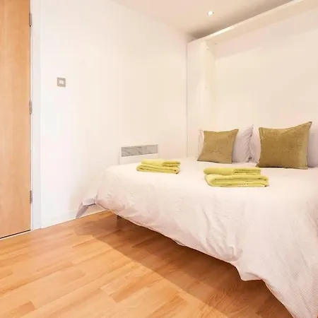 Executive 10th Floor Studio Flat *