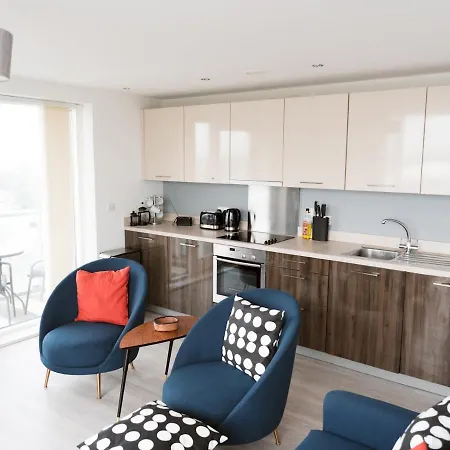 Pass The Keys Lovely New 1-bedroom Harbour River View Apartment *