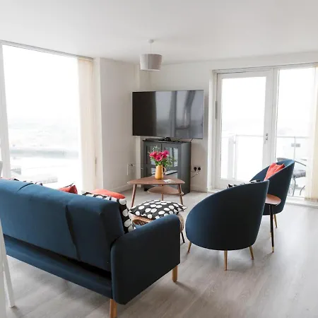 Pass The Keys Lovely New 1-bedroom Harbour River View Apartment *
