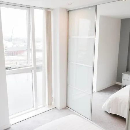 Apartment Pass The Keys Lovely New 1-bedroom Harbour River View
