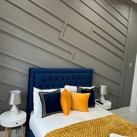 Apartmán Cheerful 2 Bedroom Homely Apartment, Sleeps 4 Guest Comfy, 3x Double Bed, Parking, Free Wifi, Suitable For Business, Leisure Guest,glasgow, West End, Near Centre, Perfect For Common Wealth Games 2026 Glasgow