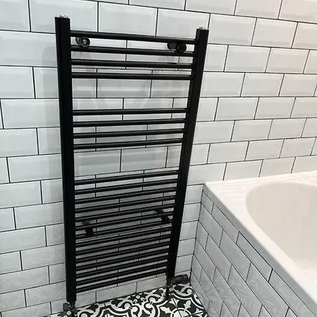 Apartmán Cheerful 2 Bedroom Homely Apartment, Sleeps 4 Guest Comfy, 3x Double Bed, Parking, Free Wifi, Suitable For Business, Leisure Guest,glasgow, West End, Near Centre, Perfect For Common Wealth Games 2026 *