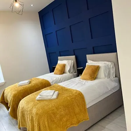 Apartmán Cheerful 2 Bedroom Homely Apartment, Sleeps 4 Guest Comfy, 3x Double Bed, Parking, Free Wifi, Suitable For Business, Leisure Guest,glasgow, West End, Near Centre, Perfect For Common Wealth Games 2026 Glasgow