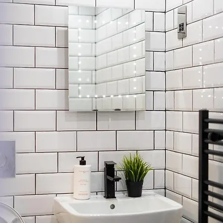 Apartmán Cheerful 2 Bedroom Homely Apartment, Sleeps 4 Guest Comfy, 3x Double Bed, Parking, Free Wifi, Suitable For Business, Leisure Guest,glasgow, West End, Near Centre, Perfect For Common Wealth Games 2026 Glasgow