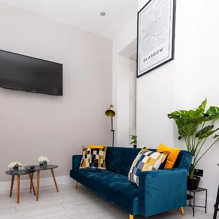 Cheerful 2 Bedroom Homely Apartment, Sleeps 4 Guest Comfy, 3x Double Bed, Parking, Free Wifi, Suitable For Business, Leisure Guest,glasgow, West End, Near Centre, Perfect For Common Wealth Games 2026 Apartmán
