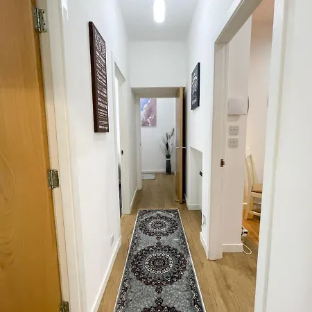 Exquisite 2br Flat Near Train Station Apartamento Glasgow