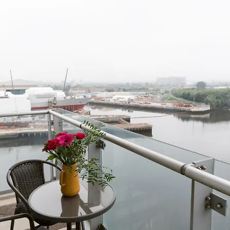 Pass The Keys Lovely New 1-bedroom Harbour River View Apartment *