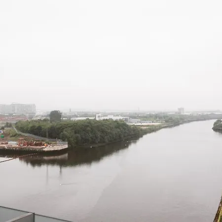 Pass The Keys Lovely New 1-bedroom Harbour River View * Glasgow