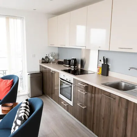 Pass The Keys Lovely New 1-bedroom Harbour River View Glasgow