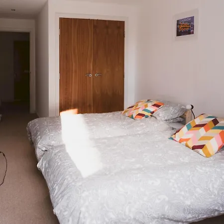 Lovely 2-bed Flat Harbour Free Parking - Pass The Keys *