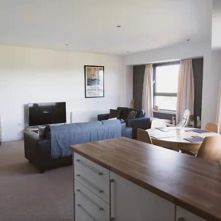 Lovely 2-bed Flat Harbour Free Parking - Pass The Keys *