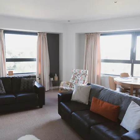 Lovely 2-bed Flat Harbour Free Parking - Pass The Keys *