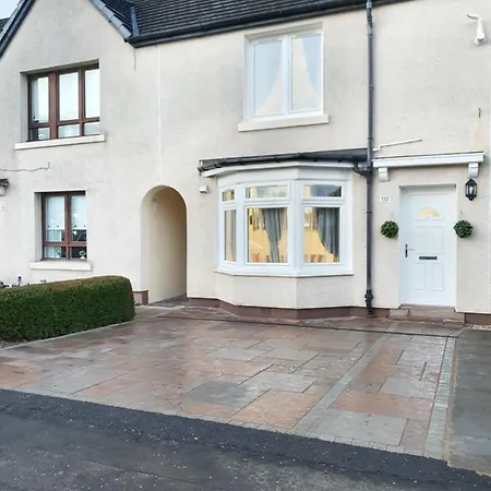 Comfortable And Modern 3 Bedroom Mid Terraced Daire Glasgow