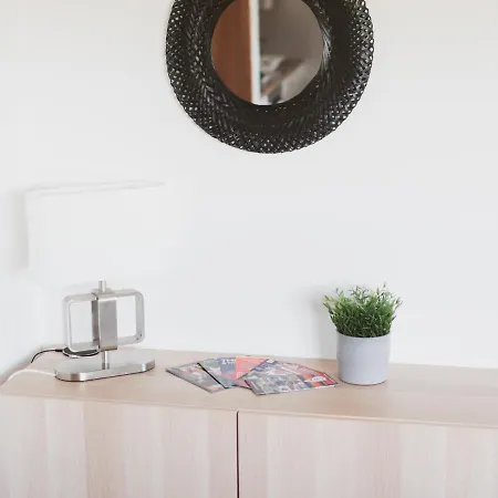 Lovely 2-bed Flat Harbour Free Parking - Pass The Keys Daire Glasgow