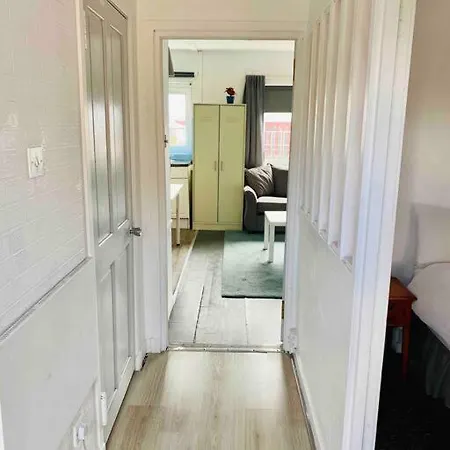 Chic Flat With Balcony Close To Merchant Глазго