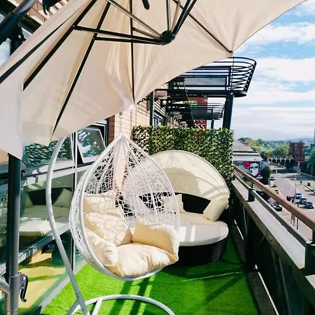 Centre G1 Penthouse With Riverviews - Duplex - 4 Bedrooms, 3 Bathrooms, Kitchen, 1 Living Room, 1 Dining Room, 2 Terraces, Parking, Floor, 2050 Sq Ft, Merchant 公寓 *