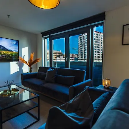 The Skyline - *private Balcony* *views* Glasgow