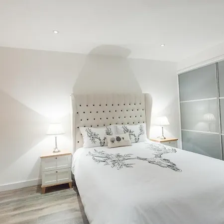 Apartment Centre With Free Secure Underground Parking *