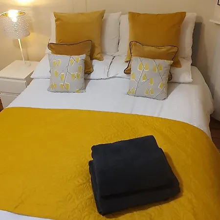 Large 3 Bed West End Free Parking & Electric Vehicle Point *