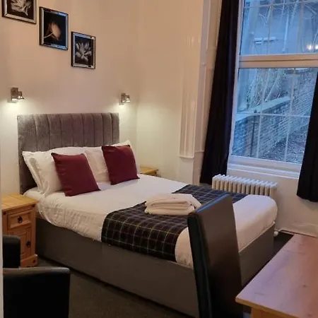Hampton Court - Centre ゲストハウス 3*