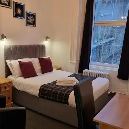 Hampton Court - Centre ゲストハウス 3*