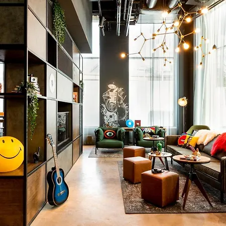 Moxy Sec Hotel 3*
