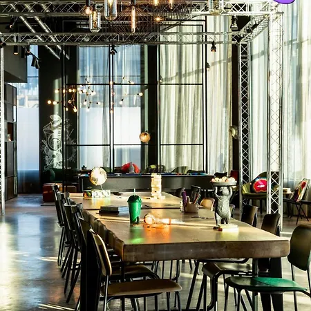 Moxy Sec Hotel 3*