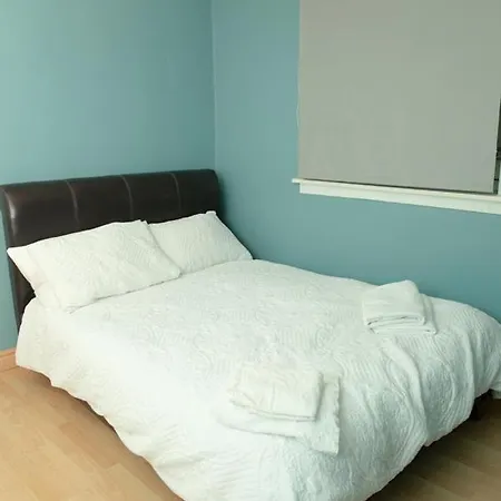 Stunning 2nd Floor 2 Bedroom Massionette Apartment *