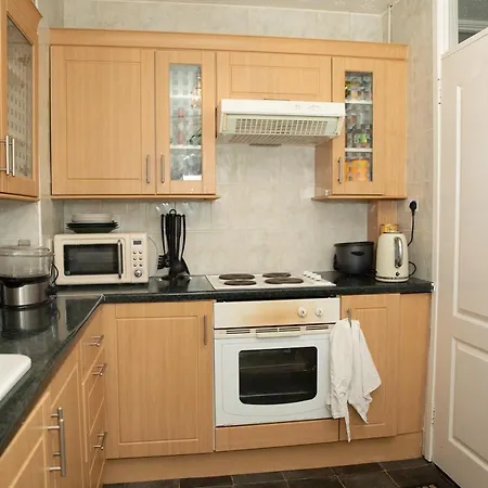 Stunning 2nd Floor 2 Bedroom Massionette * Glasgow