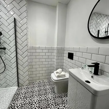 Stunning 1 Bed In West End アパート