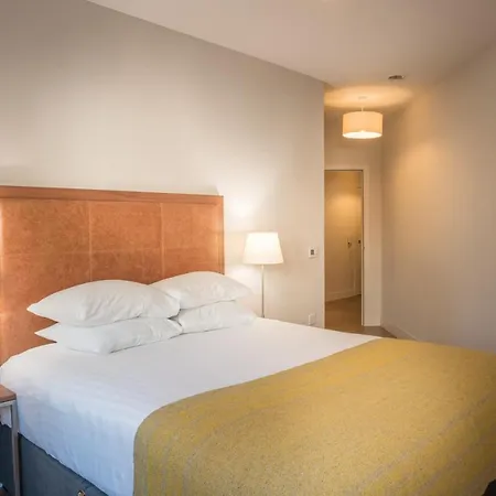 Premier Bath Street Apartmán *