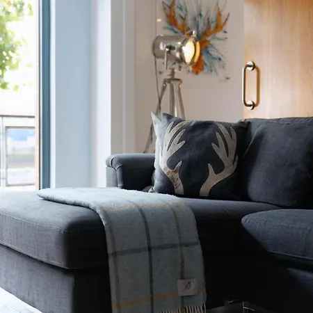 Riverside West End *