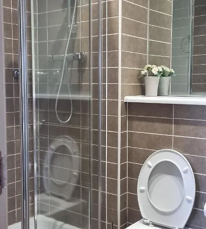 Lovely 2-bedroom Flat With Free Parking *