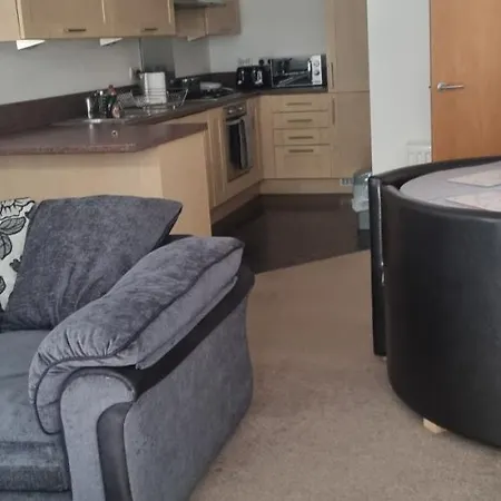 Appartamento Lovely 2-bedroom Flat With Free Parking *