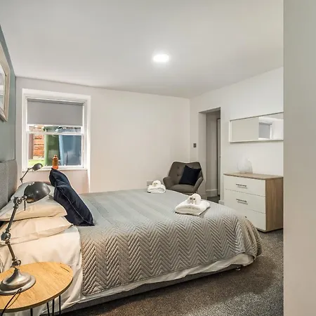 Renfrew 4-bed Flat 펜션
