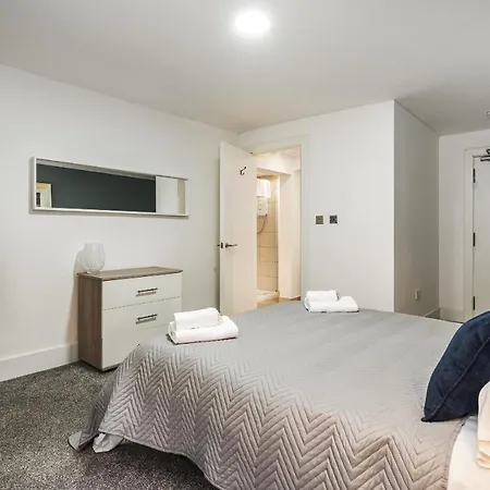 Renfrew 4-bed Flat * 글라스고