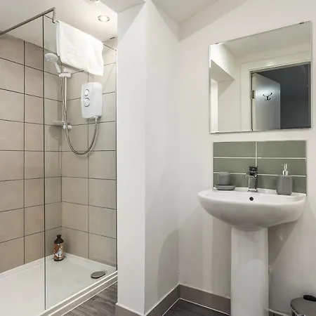 Renfrew 4-bed Flat 글라스고