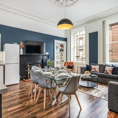 Renfrew 4-bed Flat *