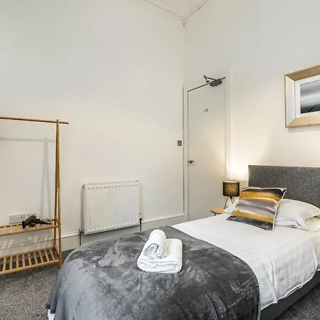Renfrew 4-bed Flat 펜션 글라스고