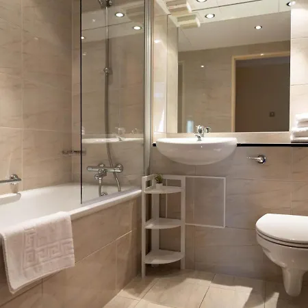 Pass The Keys Lovely 2-bed In Perfect City Location With Parking *