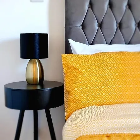 Two Bed Penthouse In The Heart Of Glasgow