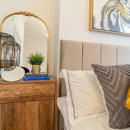 Large Blythswood Apartment