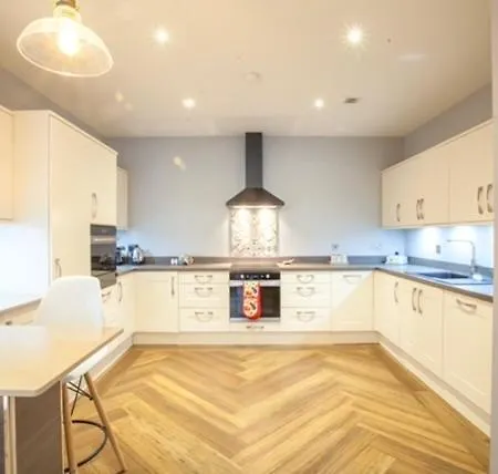 아파트 Stylish 2 Bedroom In Park Circus, West End *