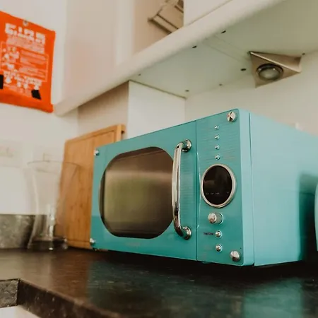 Lovely Bohemian In Heart Of Life Glasgow