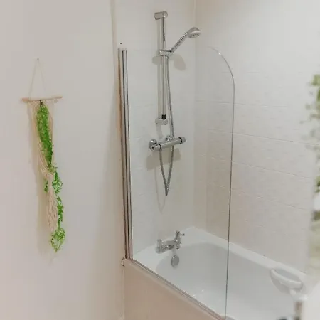 Lovely Bohemian In Heart Of Life * Γλασκώβη